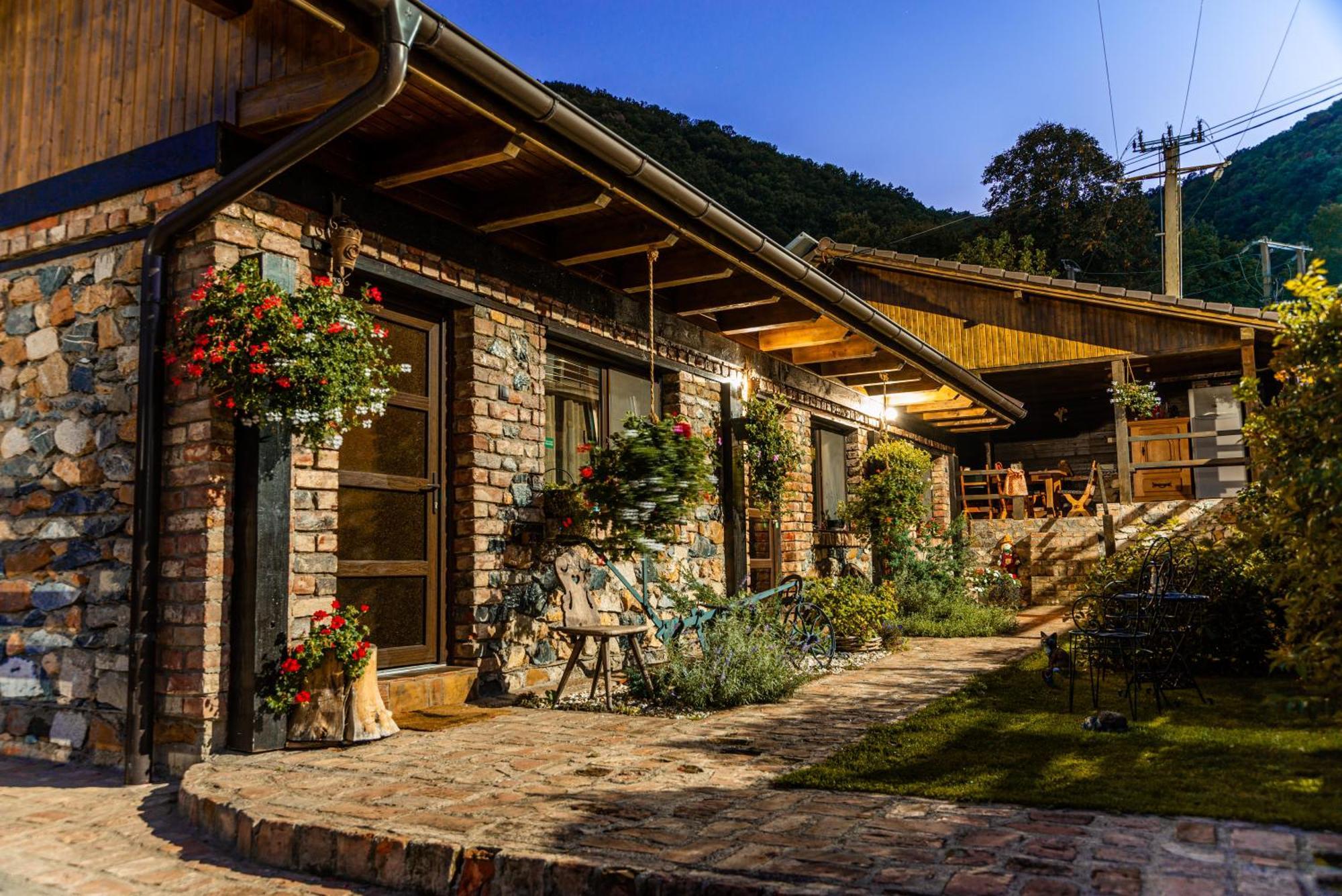 Casa Soseco Hotell Orşova Exteriör bild